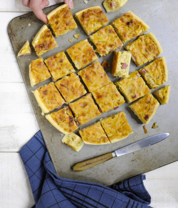 Une idée de recette express pour vos soirées cocooning : la tarte aux oignons de Roscoff