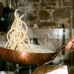 apprenez à éviter cette erreur fréquente en cuisant les pâtes pour réussir toutes vos recettes favorites et savourer des plats délicieux à chaque fois.