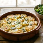 découvrez notre recette de gratin de pommes de terre au fromage bleu, un délice fondant alliant onctuosité et saveurs intenses pour régaler vos papilles.