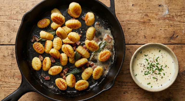 découvrez notre recette gourmande de gnocchis maison au fromage de chèvre frais, facile et rapide à préparer pour un repas savoureux et réconfortant.