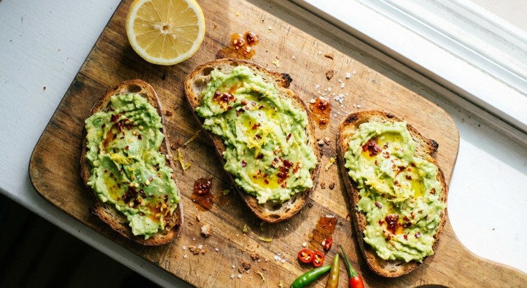 découvrez notre recette facile et rapide de tartinade d’avocat citron piment, idéale pour un apéritif savoureux et plein de fraîcheur.