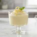 Mousse au citron avec zeste et menthe