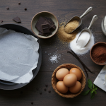 découvrez ce brownie rustique poêlé, une douceur hivernale qui réchauffe le cœur et fait fondre les papilles avec son goût intense et sa texture fondante.