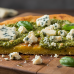 savourez un plat génois authentique aux pois chiches, alliant textures croustillantes et fondantes, parfait pour réchauffer vos repas d’hiver en famille.