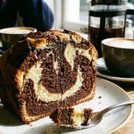 découvrez la recette facile et rapide de ce cake marbré ultra moelleux, un secret irrésistible pour régaler toute la famille en un rien de temps.