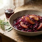 découvrez notre recette gourmande et équilibrée de chou rouge mijoté à la pomme et au vin rouge, un délice sain qui ravira vos papilles et votre santé.