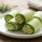 découvrez une recette raffinée et légère : des roulés de concombre frais garnis d'un caviar d'avocat onctueux, pour une entrée saine et gourmande.