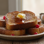 découvrez la recette réconfortante du pain perdu à la cannelle, un classique sucré revisité façon grand-mère pour un dessert savoureux et chaleureux.