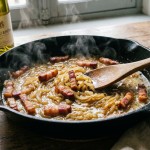 découvrez une tartiflette gourmande revisité avec du camembert fondant pour une saveur onctueuse et originale. un plat réconfortant et savoureux à déguster en famille.