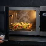 découvrez quels aliments deviennent dangereux lorsqu'ils sont chauffés au micro-ondes et apprenez à éviter ces risques pour votre santé.