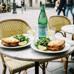 savourez un croque au saumon léger et sain, nappé d'une béchamel allégée, parfait pour une pause gourmande sans culpabilité.