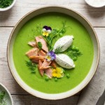 découvrez notre délicieuse recette de velouté de petits pois accompagné de truite fumée et de fromage frais onctueux, pour une entrée savoureuse et raffinée.