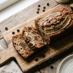 découvrez notre recette légère de cake moelleux à la banane et pépites de chocolat, un délice gourmand qui se savoure sans culpabiliser.