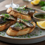 découvrez comment les boîtes de sardines oubliées se métamorphosent en trésors gastronomiques uniques avec le temps, révélant des saveurs insoupçonnées et une histoire culinaire fascinante.