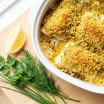 découvrez notre cabillaud délicat en croûte croustillante au parmesan, sublimé par un parfum de curry, pour un plat savoureux et raffiné.