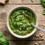 découvrez notre recette gourmande de burger au bœuf juteux, pesto maison parfumé et fromage à raclette fondant, pour un plaisir savoureux à tester absolument.