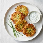 découvrez une recette simple et légère de galettes de pommes de terre à la ciboulette, idéale pour un repas savoureux et facile à préparer.