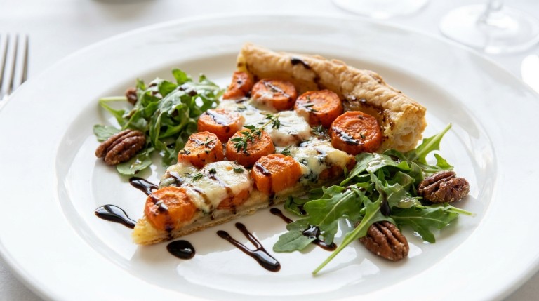 découvrez notre tarte aux carottes caramélisées et fromage bleu, une délicieuse alliance sucré-salé parfaite pour un repas gourmand et original.