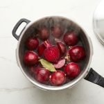 découvrez comment maîtriser la cuisson des betteraves rouges en cocotte-minute avec nos astuces pratiques et la durée idéale pour obtenir des betteraves parfaitement tendres.